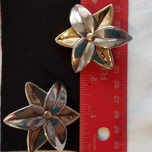 Vtg 925 Silver Clip-on Earrings with light Goldtone Leaf - Picture 4 of 4